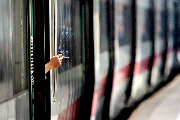  В Германии на железнодорожных станциях курение разрешено только в специальных зонах