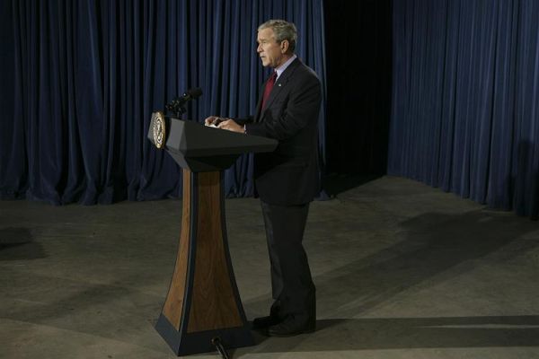 Президент США Джордж Буш выступил с телеобращением, в котором назвал убийство трусливым актом экстремизма