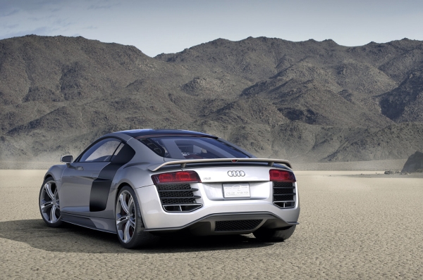 концепт Audi R8 V12