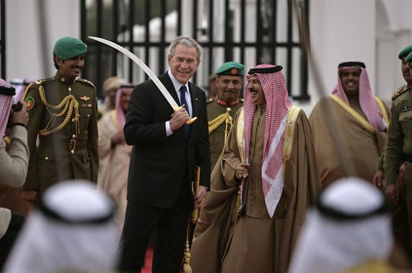 джордж буш и король бахрейна