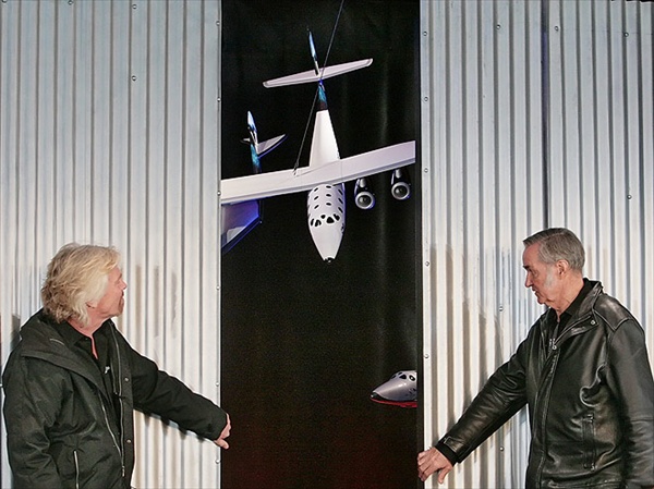 Ричард Брэнсон и авиаконструктор Берт Рутан на презентации SpaceShipTwo 