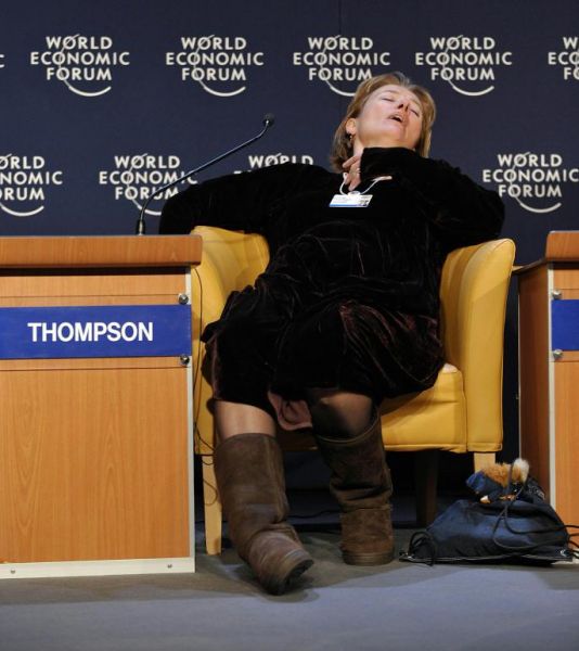 эмма томпсон спит на экономическом форуме в давосе