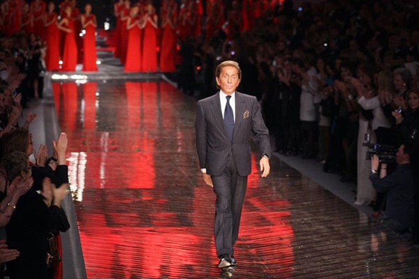 Валентино Гаравани закрывает Неделю высокой моды в Париже