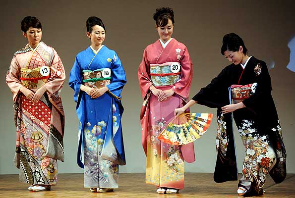 участницы конкурса мисс япония 2008 выступление в кимоно miss japan participants komino competion