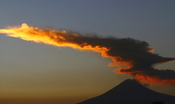 popocatepetl volcano mexico вулкан Повторные извержения вулкана Попокатепетль в Мексике