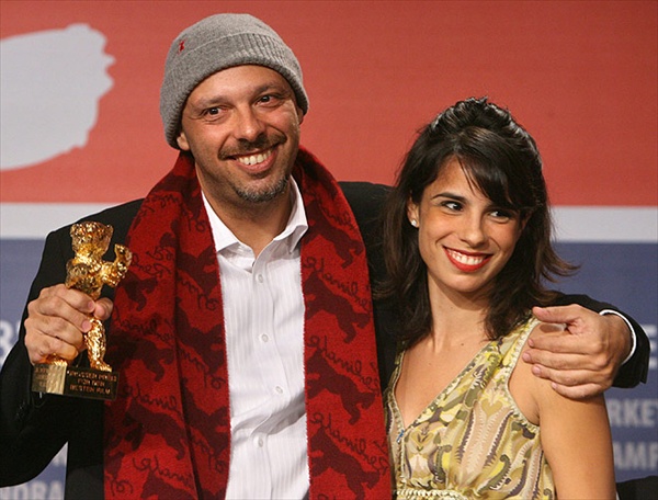 Режиссер Элитного подразделения Хосе Падилья (Jose Padilha вместе с актрисой Марией Рибейру