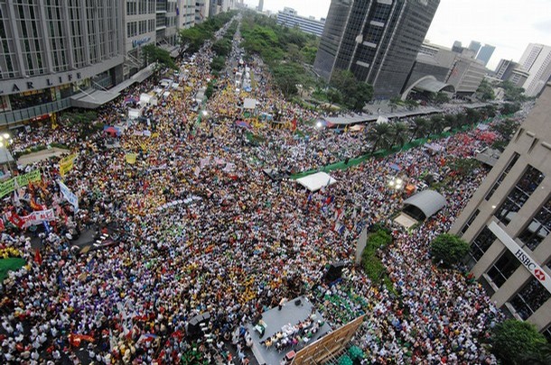 Марш протеста в центре Манилы
