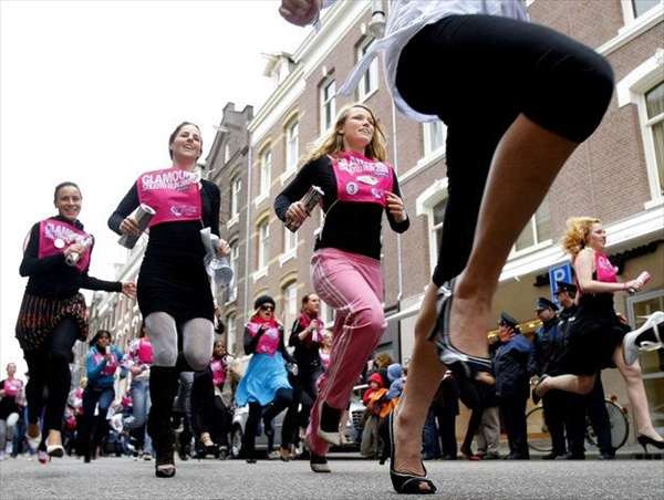 Забег на шпильках Glamour Stilleto Run в Амстердаме