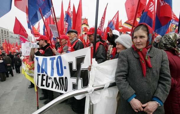 украинцы, выступающие против вступления НАТО, подготовили неофициальную встречу Джорджа Буша