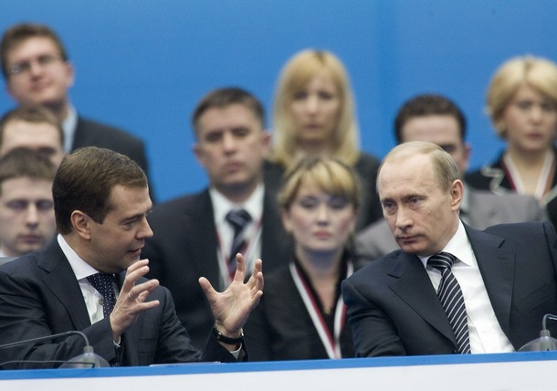 Действующий прездиент России Владимир Путин и избранный президент Дмитрий Медведев