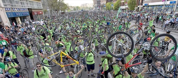 В воскресный день в Будапеште состоялся экологический велопробег Critical Mass