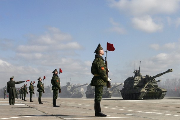танки на репитиции военного парада в честь дня победы