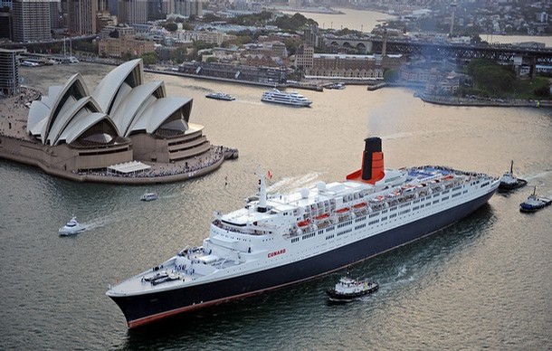 Последний заход легендарного коробля Королева Елизавета 2 в порт Сиднея в конце февраля этого года