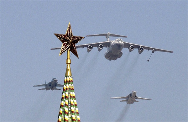 Авиация Военно-воздушных сил Вооруженных сил Российской Федерации в небе над Красной площадью