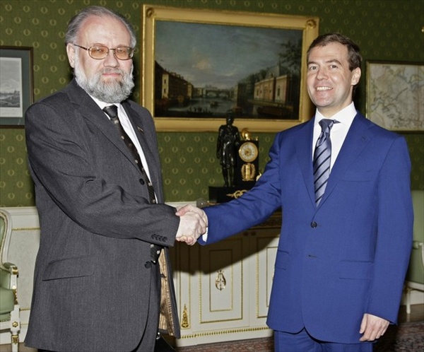 Избранный глава государства Дмитрий Медведев на встрече с председателем ЦИК Владимиром Чуровым