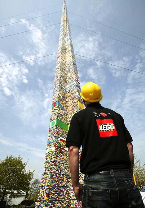 Новый рекорд самой высокой башни из Lego