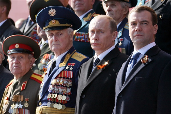 Президент России, Верховный Главнокомандующий ВС РФ Дмитрий Медведев, премьер-министр Владимир Путин