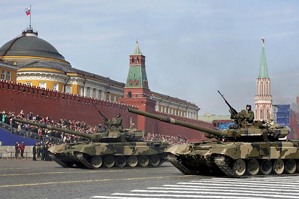 последний парад на Красной площади с участием военной техники прошел 7 ноября 1990 года