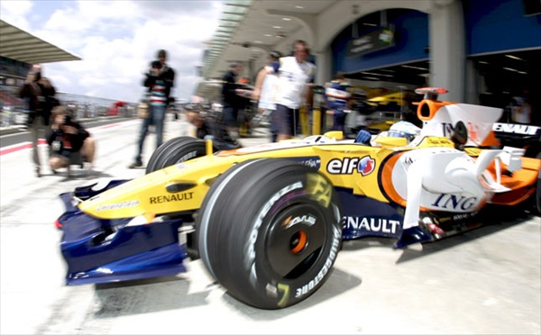 fernando_alonso_renault_grandprixturkey.jpg