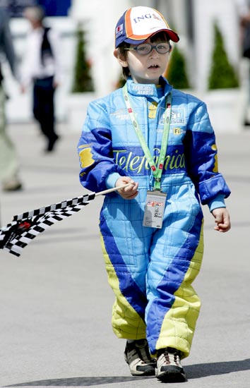 renault team young kid