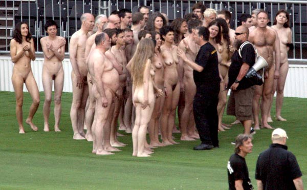 spencer tunick photoshoot vienna stadium