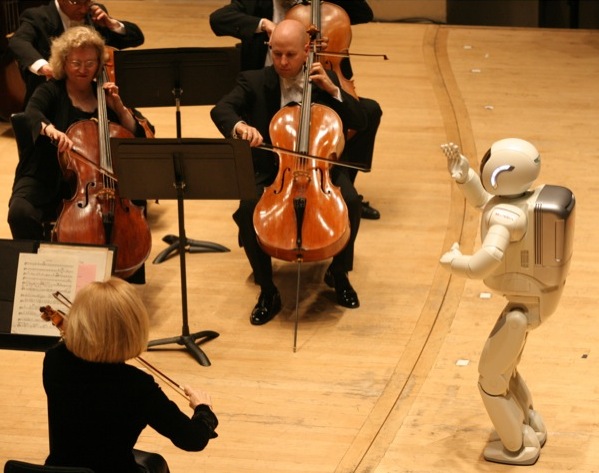 Робот ASIMO впервые дирижировал оркестром
