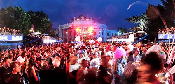 ежегодный благотворительный бал под названием Vienna Life Ball, приуроченный к всемирному дню памяти