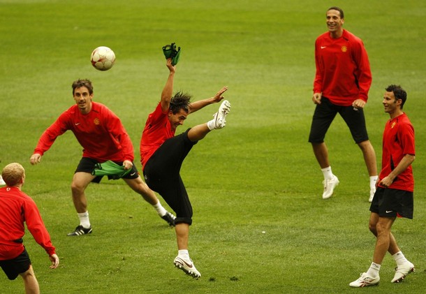 carlos tevez luzhniki moscow manchester united training