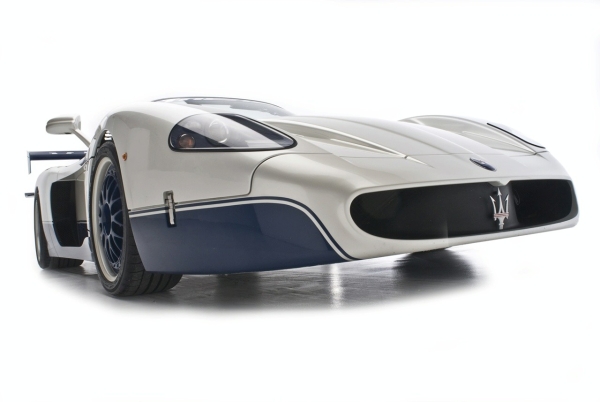 Maserati MC12 разгоняется до 100 км/ч за 3,5 секунды