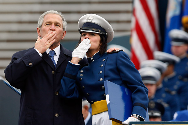 Буш сравнил нынешнюю военную кампанию в Ираке и Афганистане с положением после Второй мировой войны