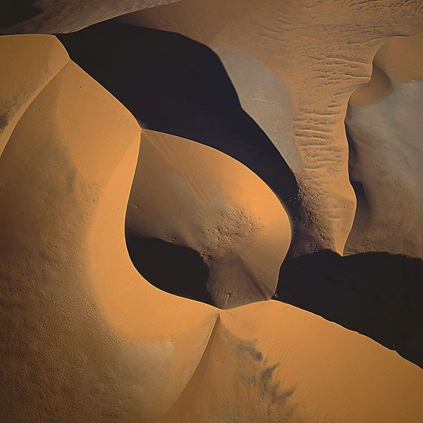 воздушная фотосъемка геолога и фотографа бернхарда эдмайера - намибия