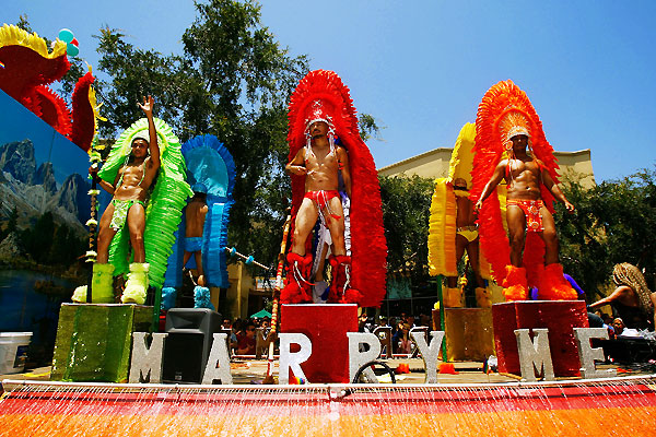 гей-парад в западном голливуде в лос-анджелесе