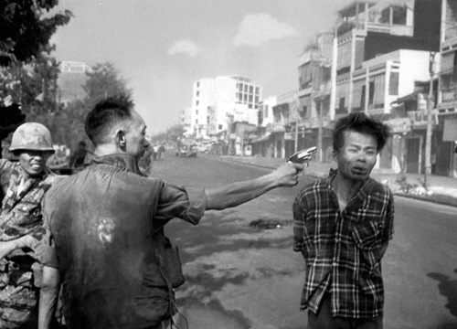 Одна из самых знаменитых фотографий Вьетнамской войны Казнь в Сайгоне