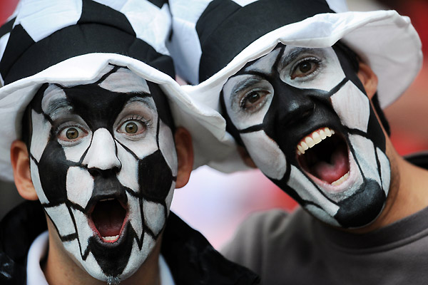 зрители футбольных матчей сохраняющие нейтралитет