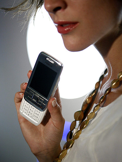 Презентация смартфона Nokia E66, бизнес-аппарат E66 получился стильным и функциональным