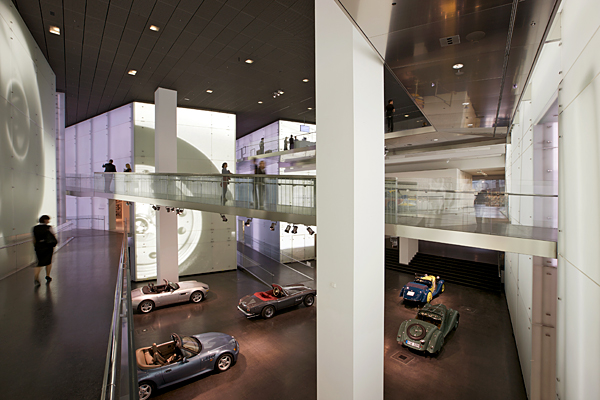 Немецкий автомобильный концерн BMW AG 21 июня открыл в Мюнхене футуристический музей
