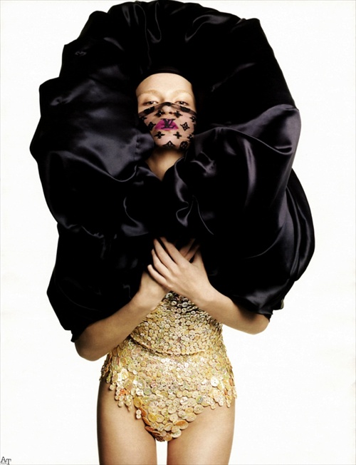 Наташа Поли в российском издании журнала Vogue