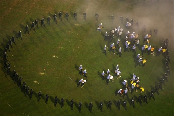 Anti-riot police surround simulated mob