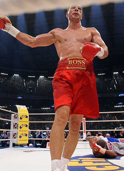 Украинский боксер Владимир Кличко защитил чемпионский титул WBO