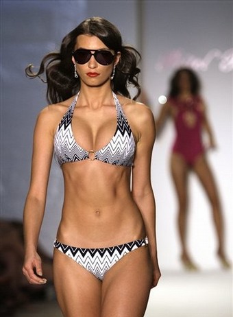 miami_fashion_week_pistol_panties04.jpg