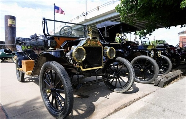 столетие со дня выпуска первого автомобиля ford t