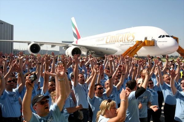 Авиакомпания Emirates приняла первый Airbus A380