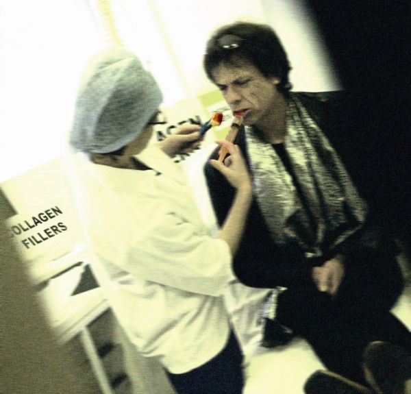 Мик Джаггер (Mick Jagger) делает уколы ботокса