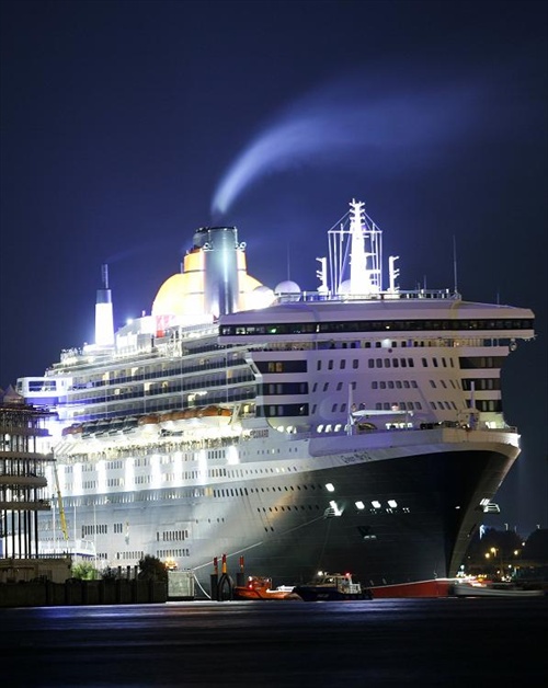 queen_mary2_hamburg03.jpg