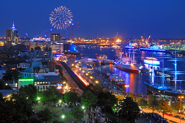 queen_mary2_hamburg06.jpg
