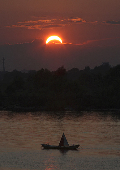 sun_eclipse_harbin_china.jpg