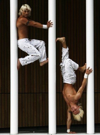 Ceasar Twins acrobatic show - Fringe Festival