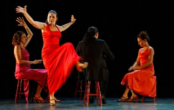 Todos los Gatos Son Padros - Flamenco dancers