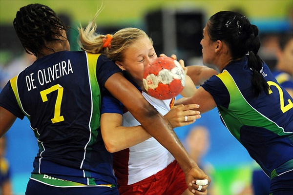 olympics_handball_yana_uskova_russia_brazil.jpg