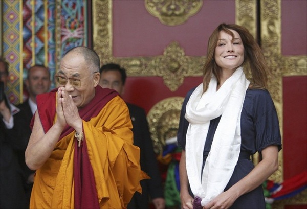 Карла Бруни и Далай Лама